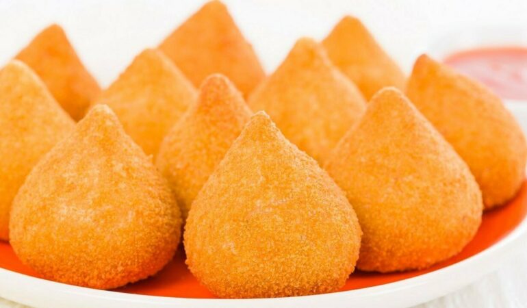Receita de Coxinha de Frango Simples e Fácil