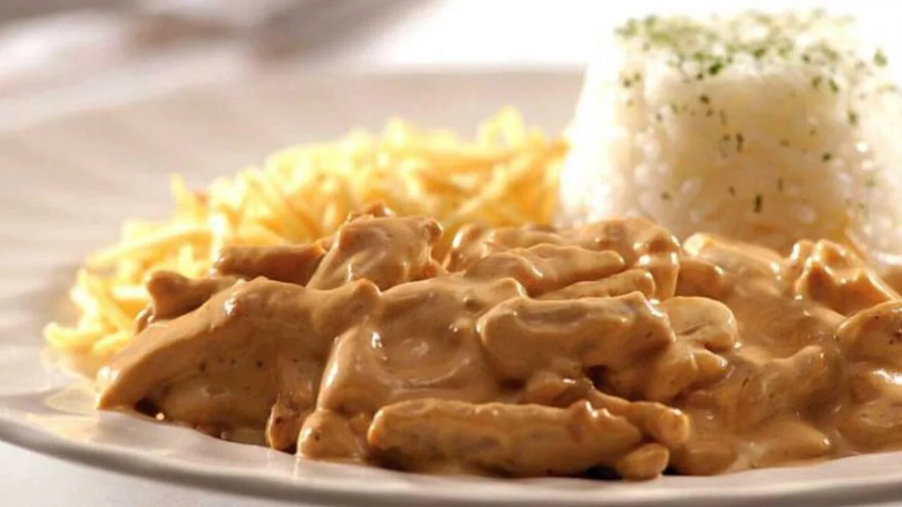 Estrogonofe de Carne Simples e Saboroso 1 Receita de Strogonoff de carne fácil