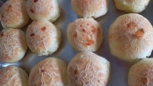 Pão de Queijo Fácil (com 3 ingredientes) 2 Receita de Pão de Queijo Fácil de Fazer com 3 ingredientes