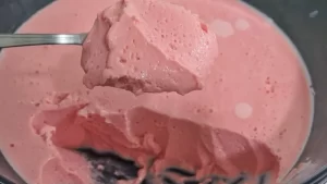 Gelatina Cremosa com Leite Condensado (Gelatina Rosa) 2 Gelatina cremosa