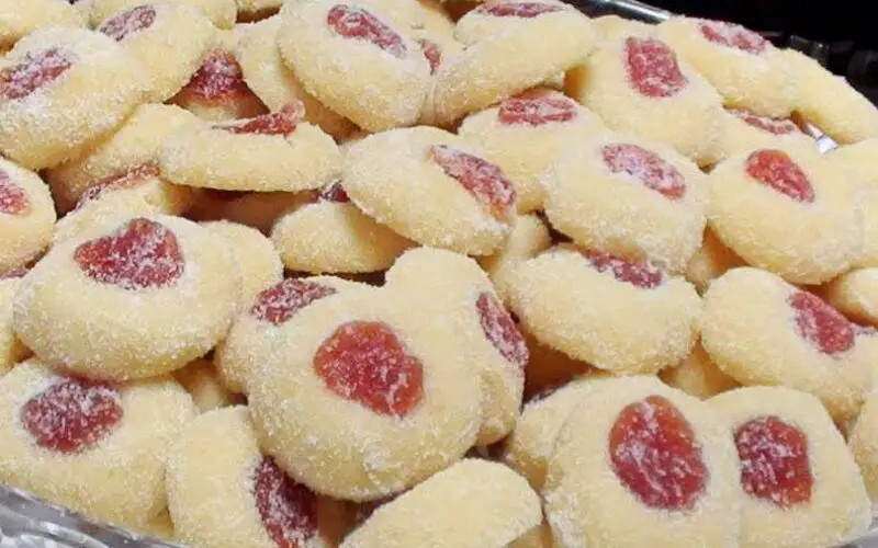 Biscoitos amanteigados de goiaba