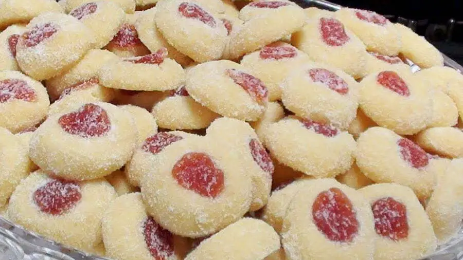 Biscoitos amanteigados de goiaba