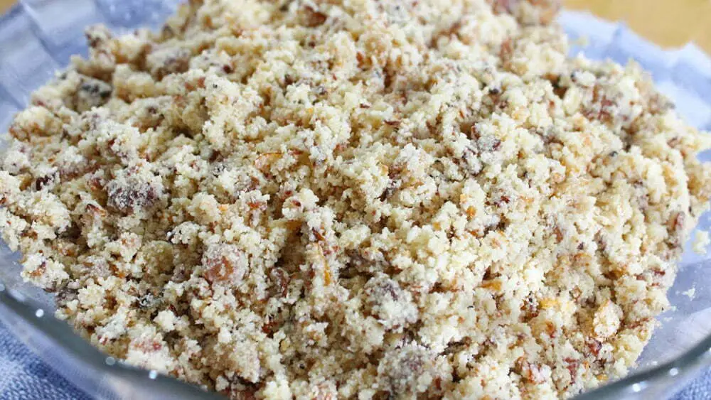 Farofa simples com bacon e calabresa