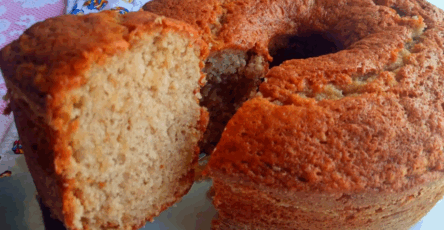 Bolo de banana simples no liquidificador