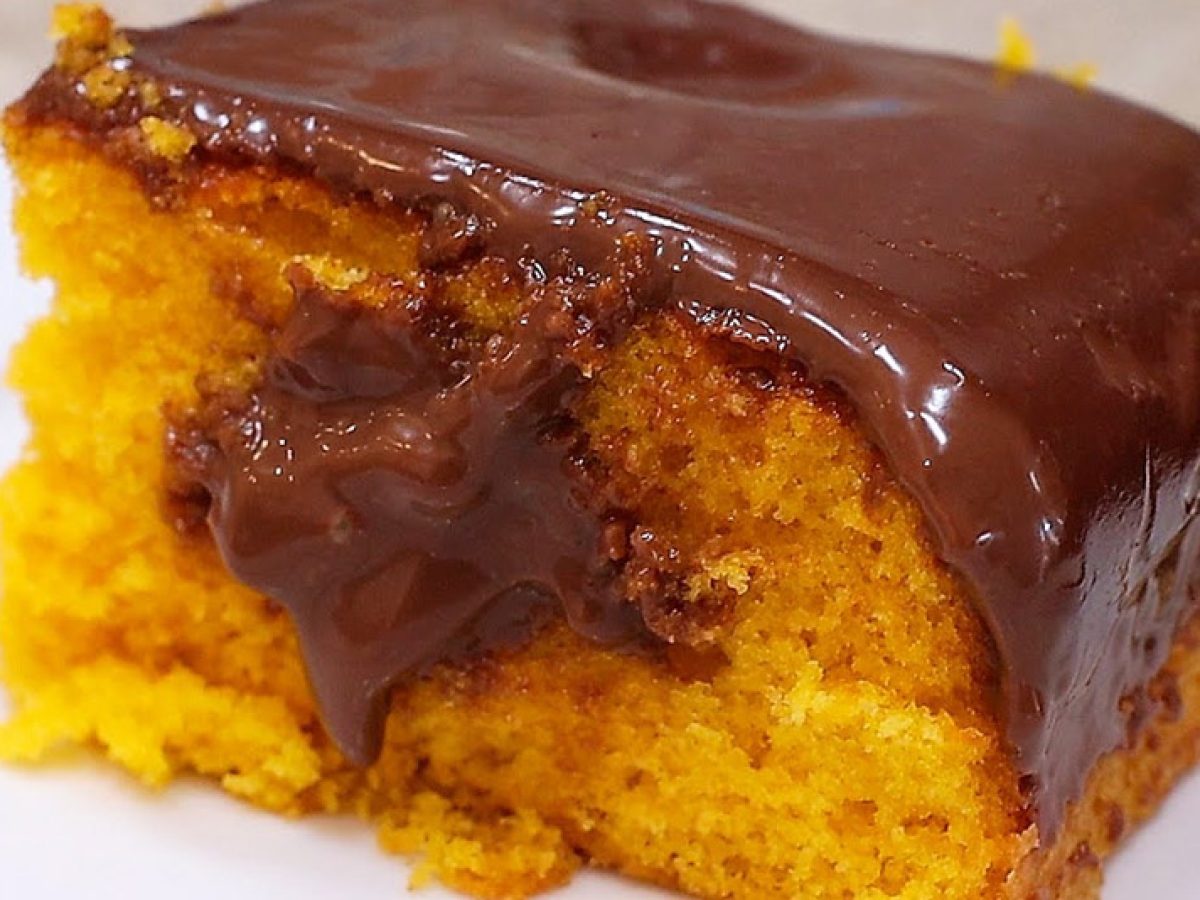 Bolo de Cenoura Fofinho com Cobertura de Chocolate