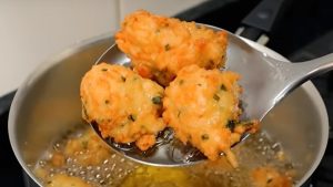 Bolinhos de Arroz Fritos Rápidos e muito Saborosos 6 Bolinho de arroz