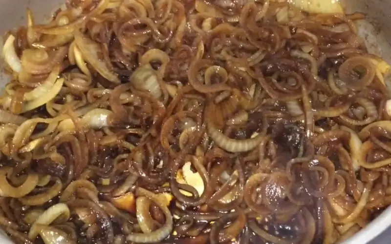 Como fazer cebola caramelizada
