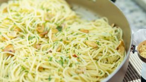 Macarrão Alho e Óleo Fácil e Rápido 5 Receita de macarrão espaguete alho e óleo
