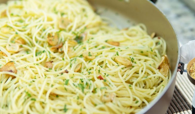 Receita de macarrão espaguete alho e óleo