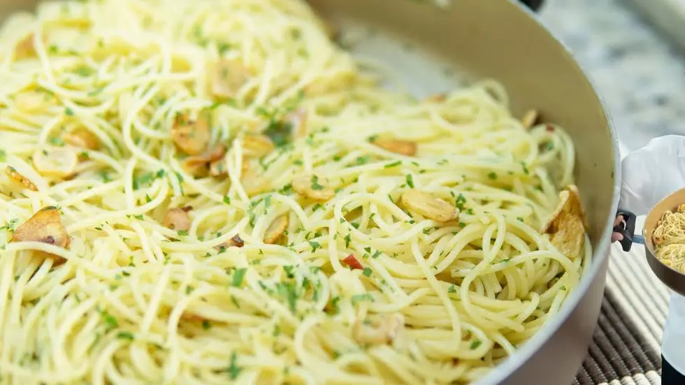 Receita de macarrão espaguete alho e óleo