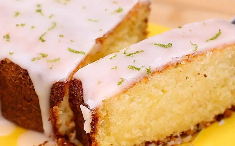 Bolo de limão com cobertura