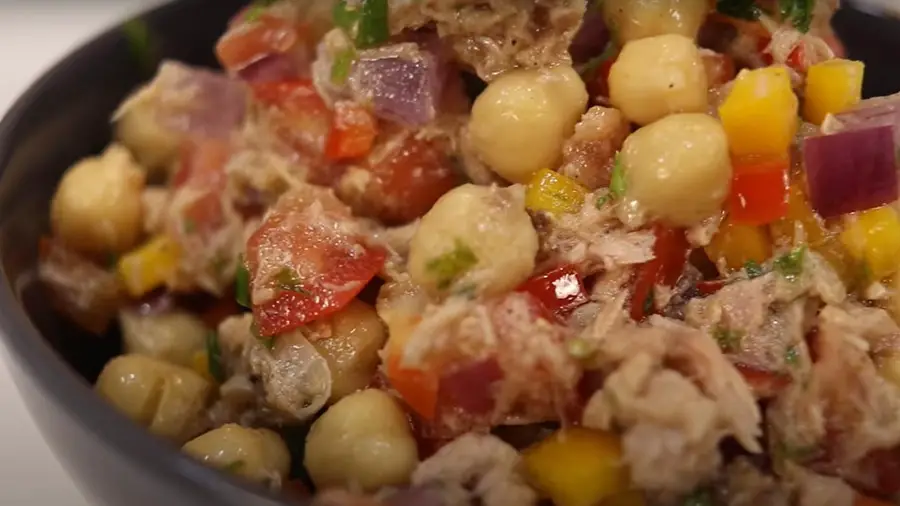 Salada de Grão de Bico com Atum