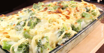 Macarrão com Brócolis e Molho Branco