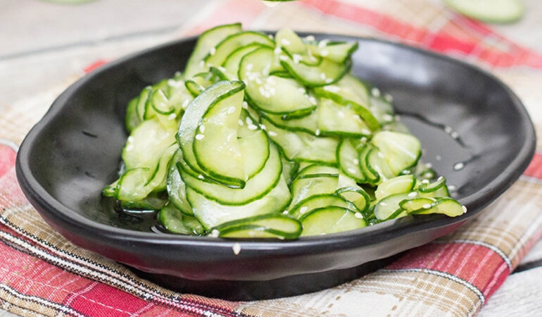 Sunomono, salada de pepino japonesa