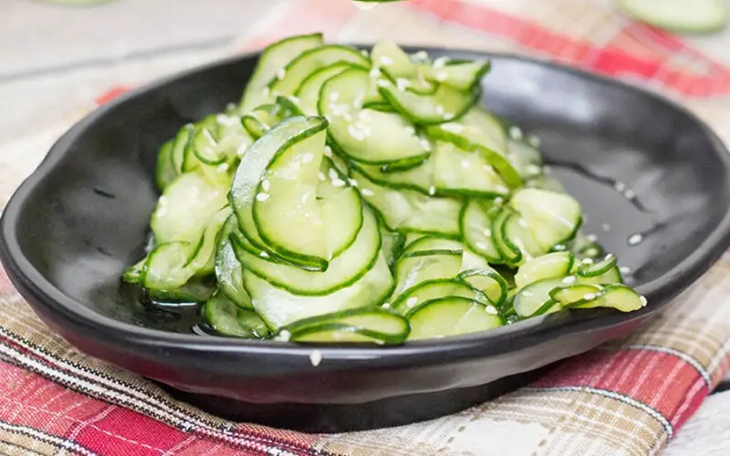 Sunomono, salada de pepino japonesa