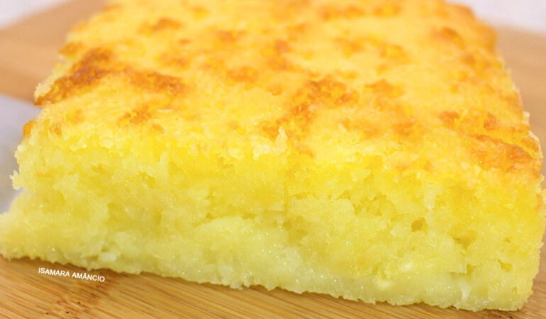 Bolo de mandioca com coco cremoso (aipim com coco)