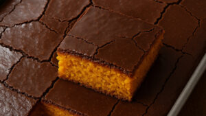 Bolo de Cenoura com Cobertura Crocante (Casquinha de Chocolate) 5 Bolo de Cenoura com cobertura crocante (casquinha)
