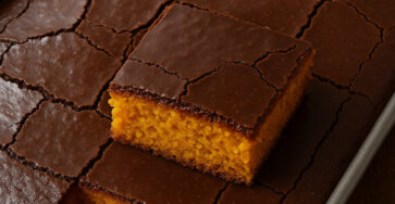 Bolo de Cenoura com cobertura crocante (casquinha)