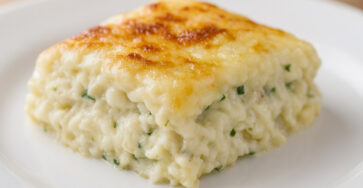 Escondidinho de bacalhau com purê de mandioca