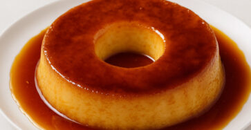 Pudim de pão com calda de caramelo