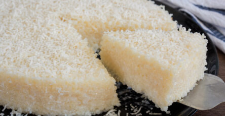 Bolo gelado de tapioca com coco